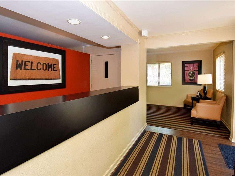 Suburban Studios Copley Akron West Екстер'єр фото