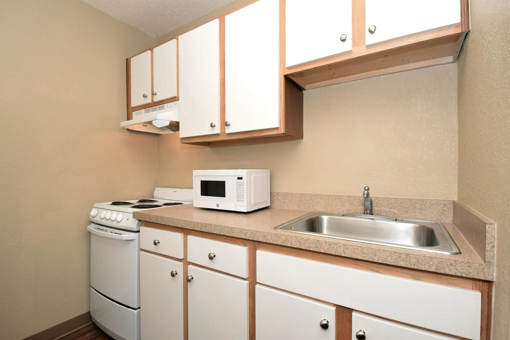 Suburban Studios Copley Akron West Екстер'єр фото