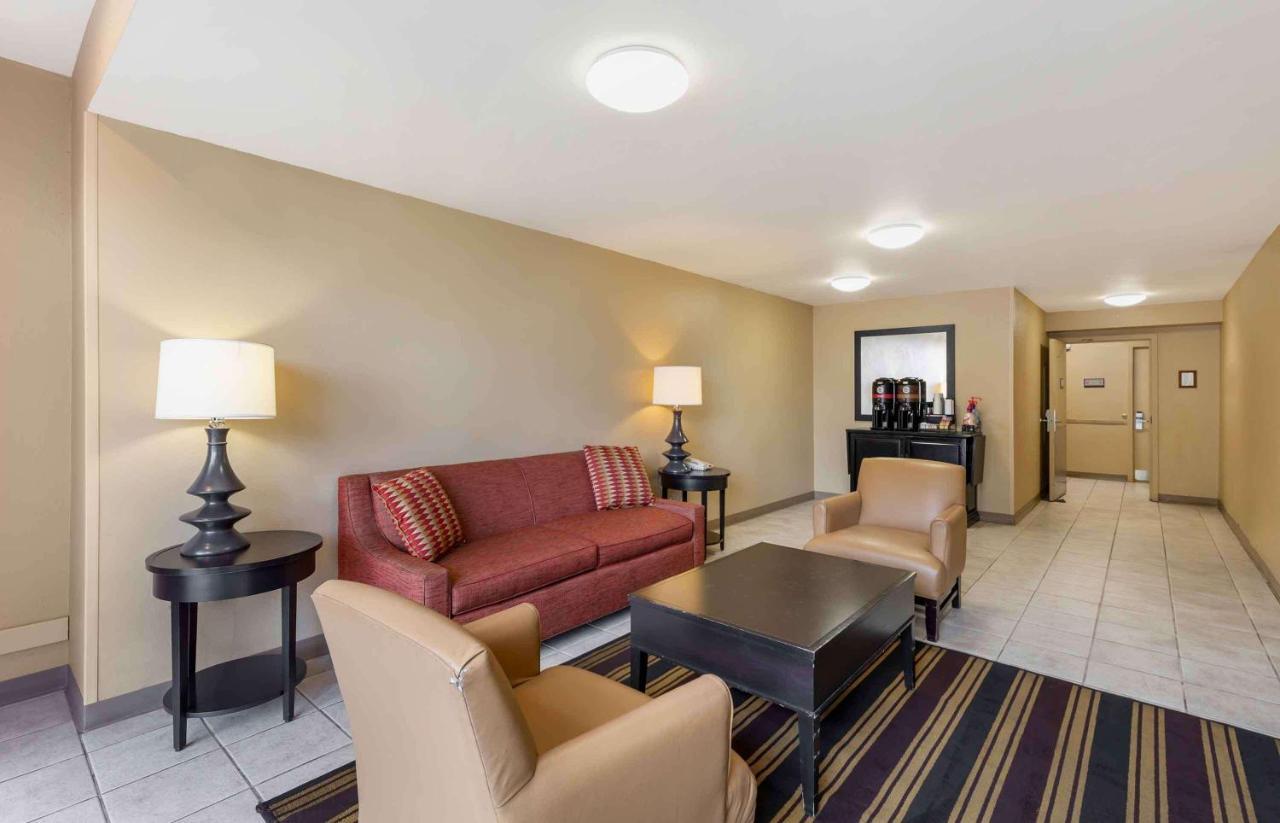 Suburban Studios Copley Akron West Екстер'єр фото