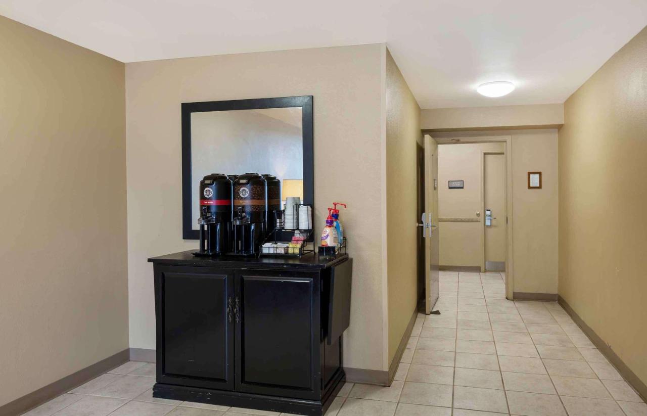 Suburban Studios Copley Akron West Екстер'єр фото