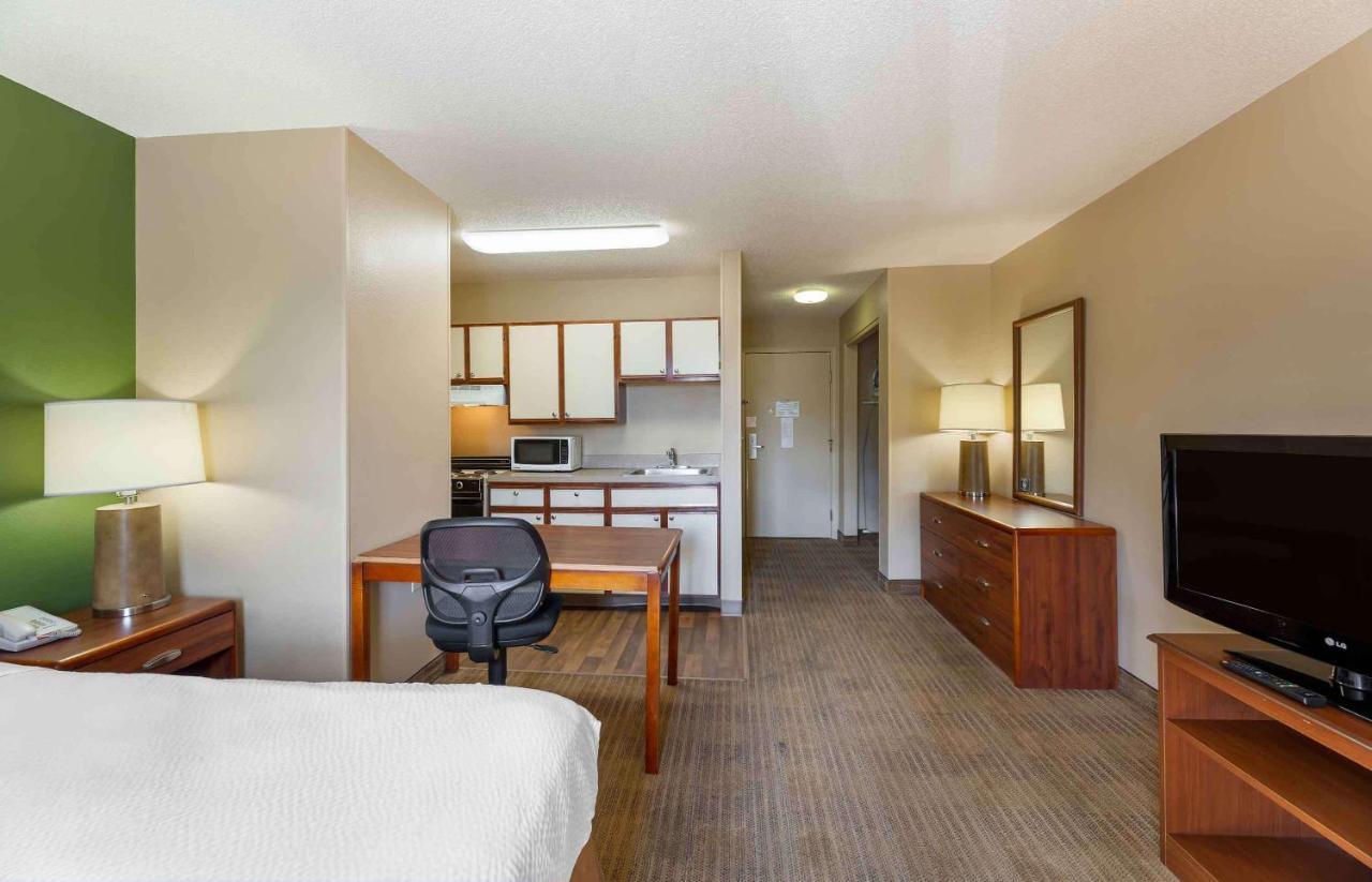 Suburban Studios Copley Akron West Екстер'єр фото