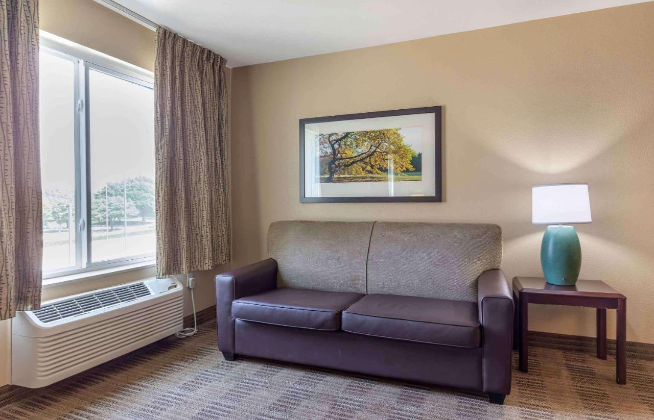 Suburban Studios Copley Akron West Екстер'єр фото