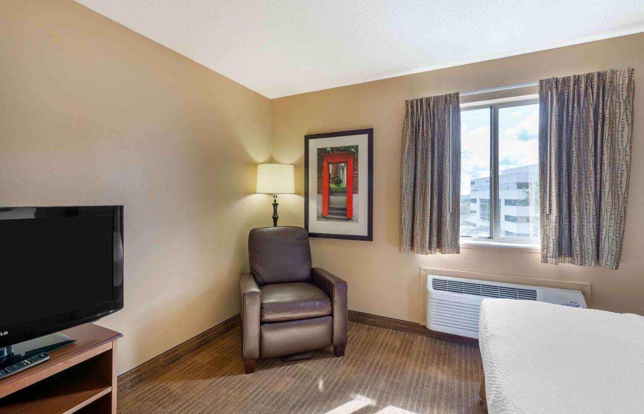 Suburban Studios Copley Akron West Екстер'єр фото