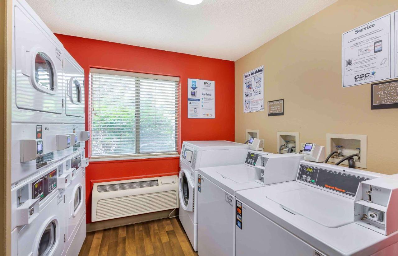 Suburban Studios Copley Akron West Екстер'єр фото