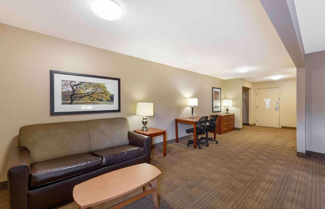 Suburban Studios Copley Akron West Екстер'єр фото