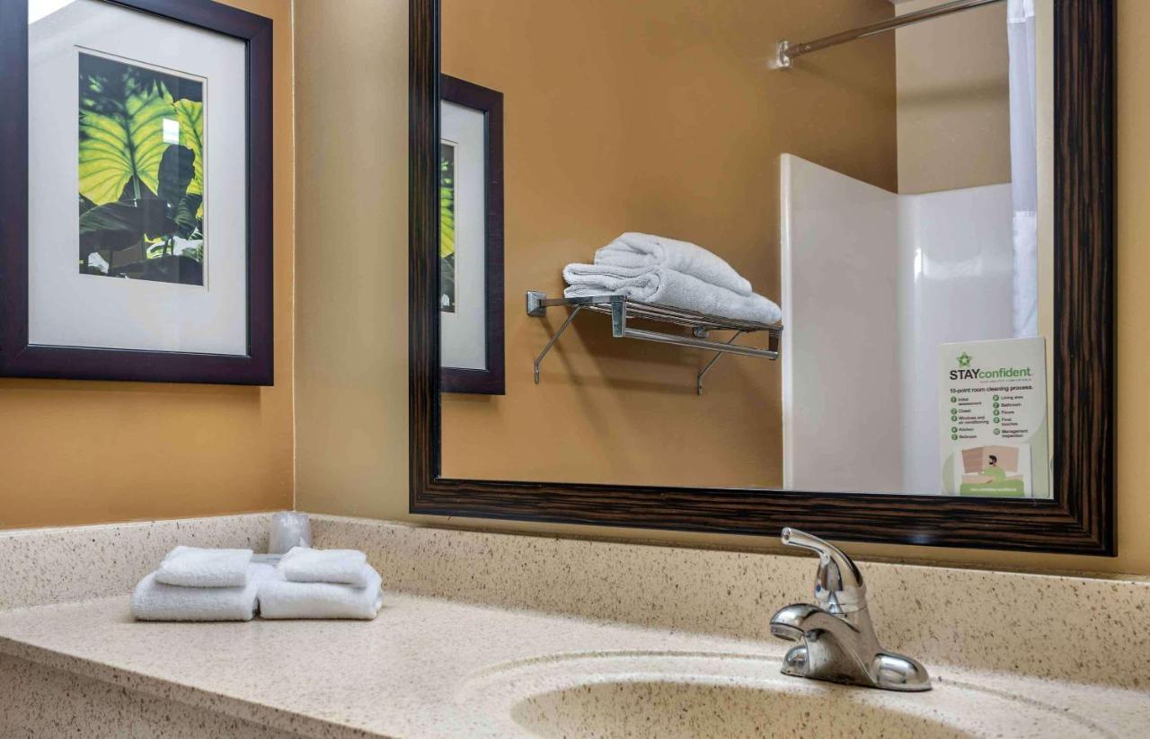 Suburban Studios Copley Akron West Екстер'єр фото