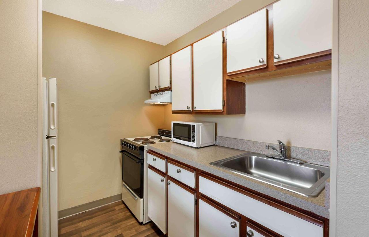 Suburban Studios Copley Akron West Екстер'єр фото