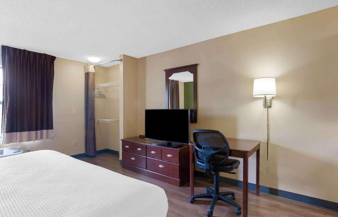 Suburban Studios Copley Akron West Екстер'єр фото