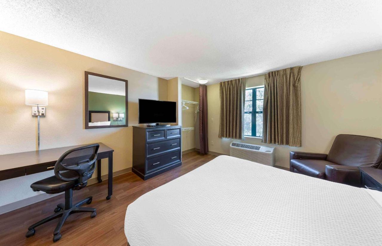 Suburban Studios Copley Akron West Екстер'єр фото
