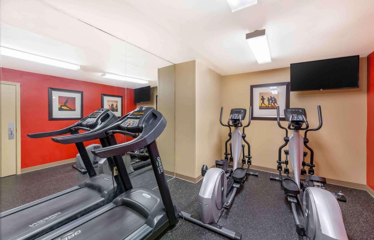 Suburban Studios Copley Akron West Екстер'єр фото