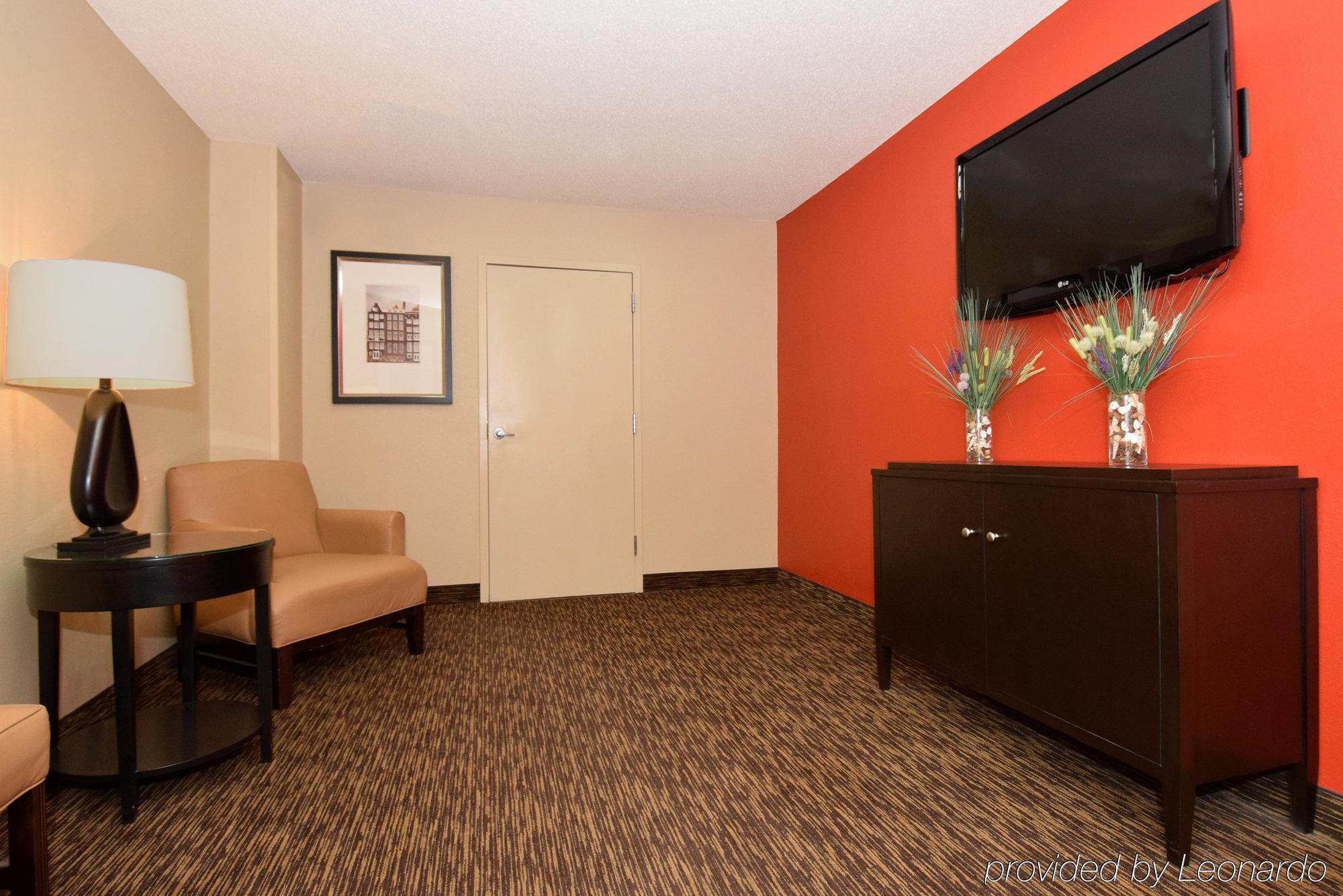 Suburban Studios Copley Akron West Екстер'єр фото