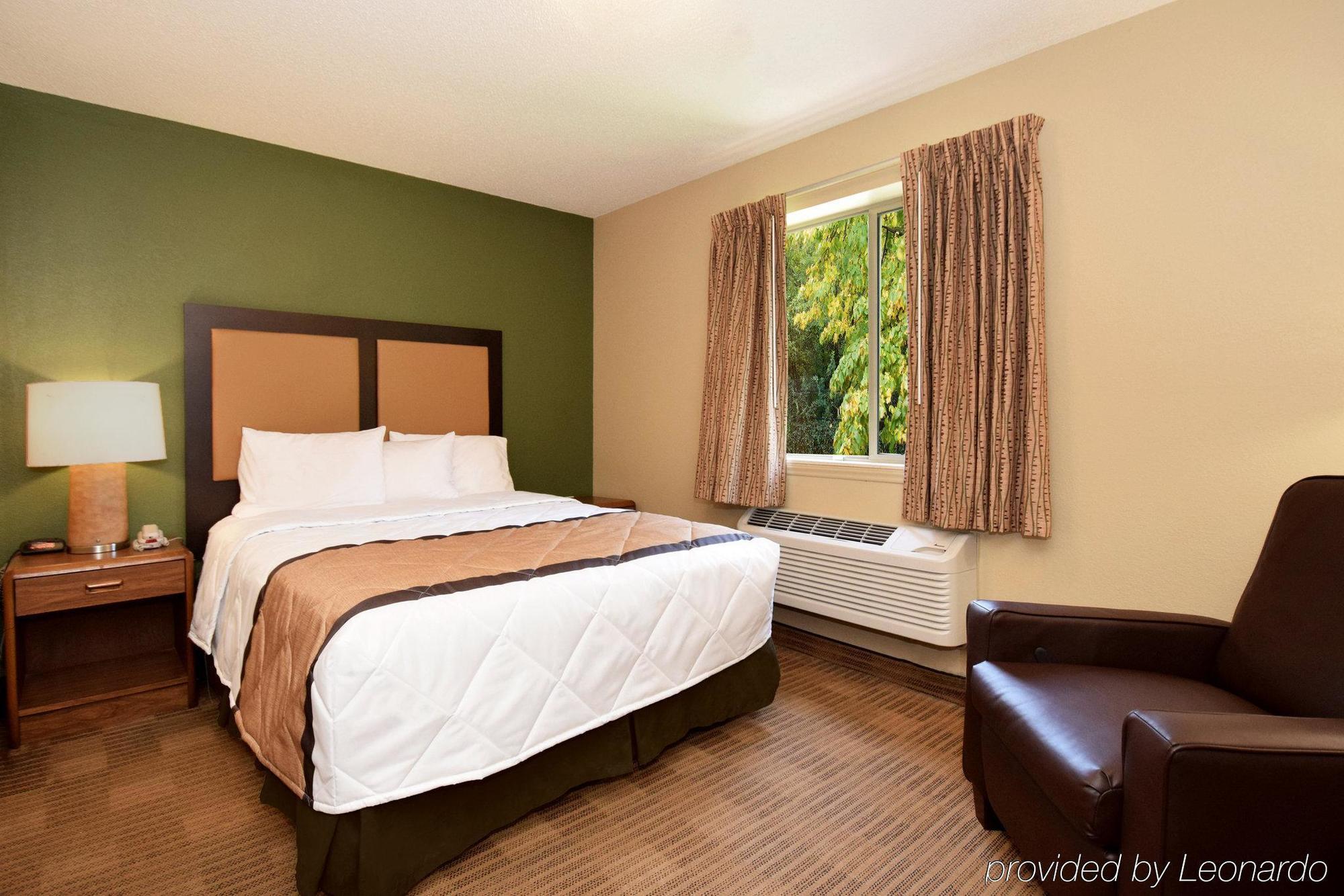 Suburban Studios Copley Akron West Екстер'єр фото