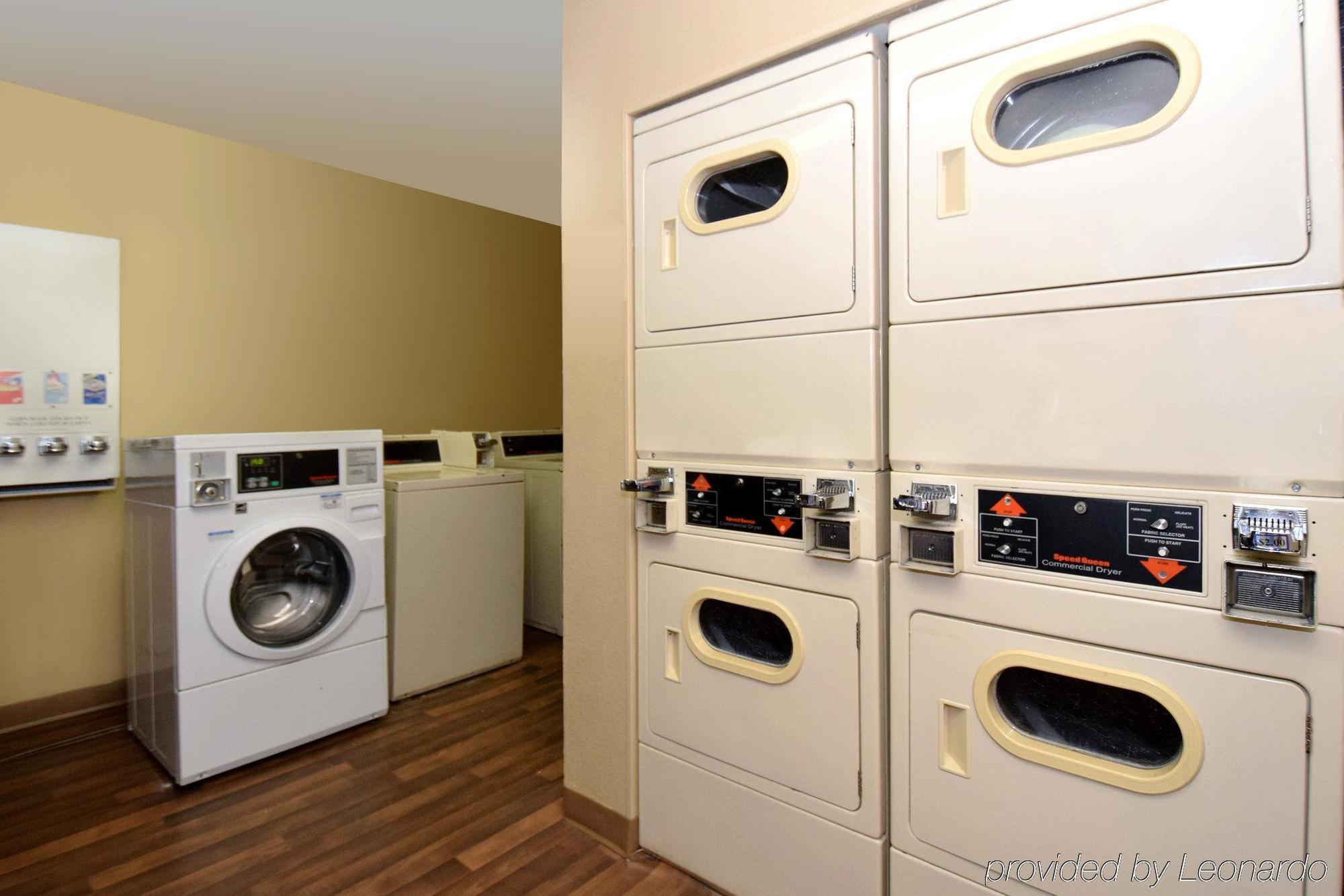 Suburban Studios Copley Akron West Екстер'єр фото