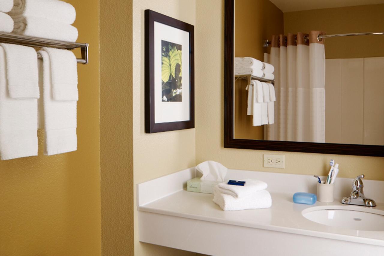 Suburban Studios Copley Akron West Екстер'єр фото